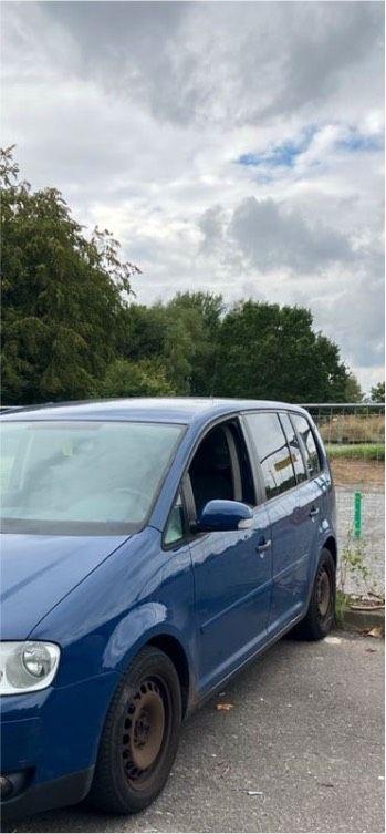 Volkswagen Touran 2005 — interior