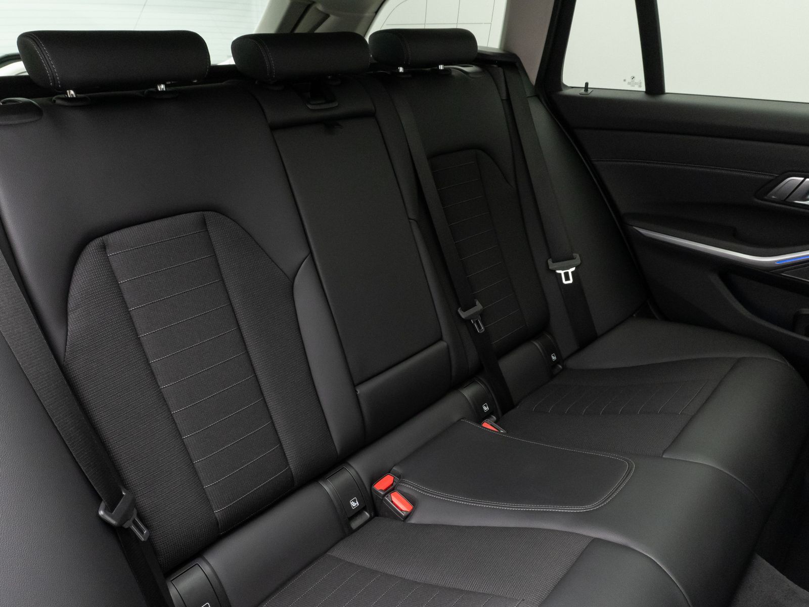 Fahrzeugabbildung BMW 320d xD  Sport Line Panorama DAB H/K Stop&Go AHK