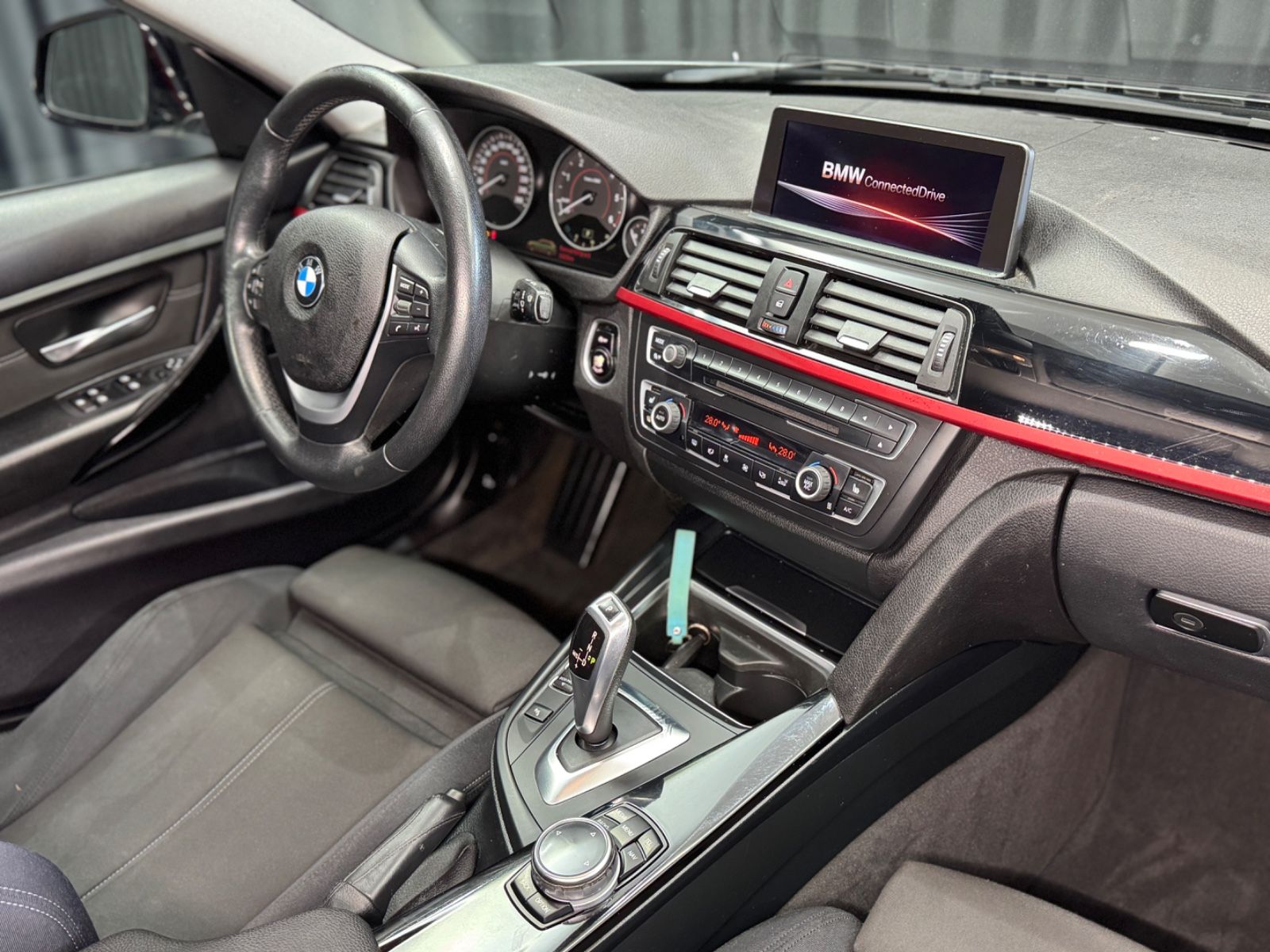 Fahrzeugabbildung BMW 320 d Touring|PANORAMA|AUTOMATIK|SPORT-LINE|