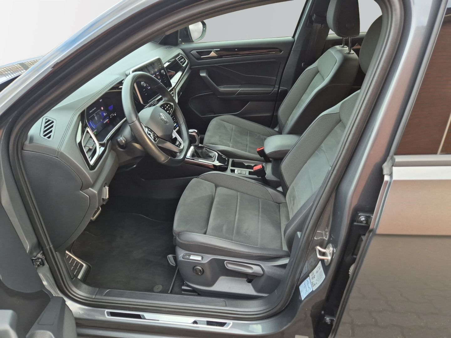 Volkswagen T-Roc R-Line 2.0 TDI DSG AHK Navi Massage Cam foto 3