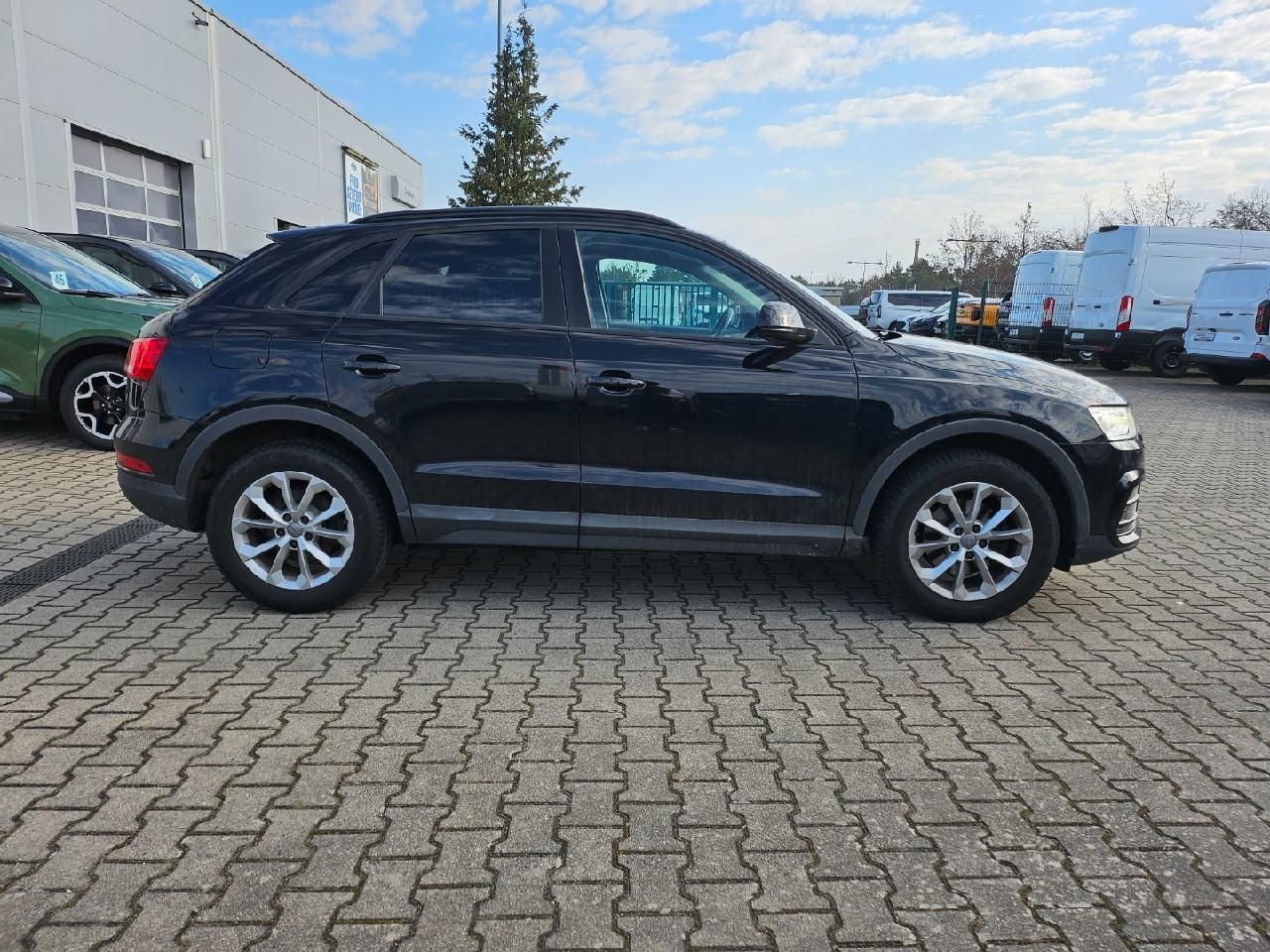 Fahrzeugabbildung Audi Q3 basis