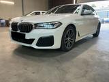 BMW 520d A "M-Sportpaket"LED"ACC"CAM"AHK"DIGITAL-D." - mit Diesel-Antrieb: Weiß, Limousine, Sportpaket