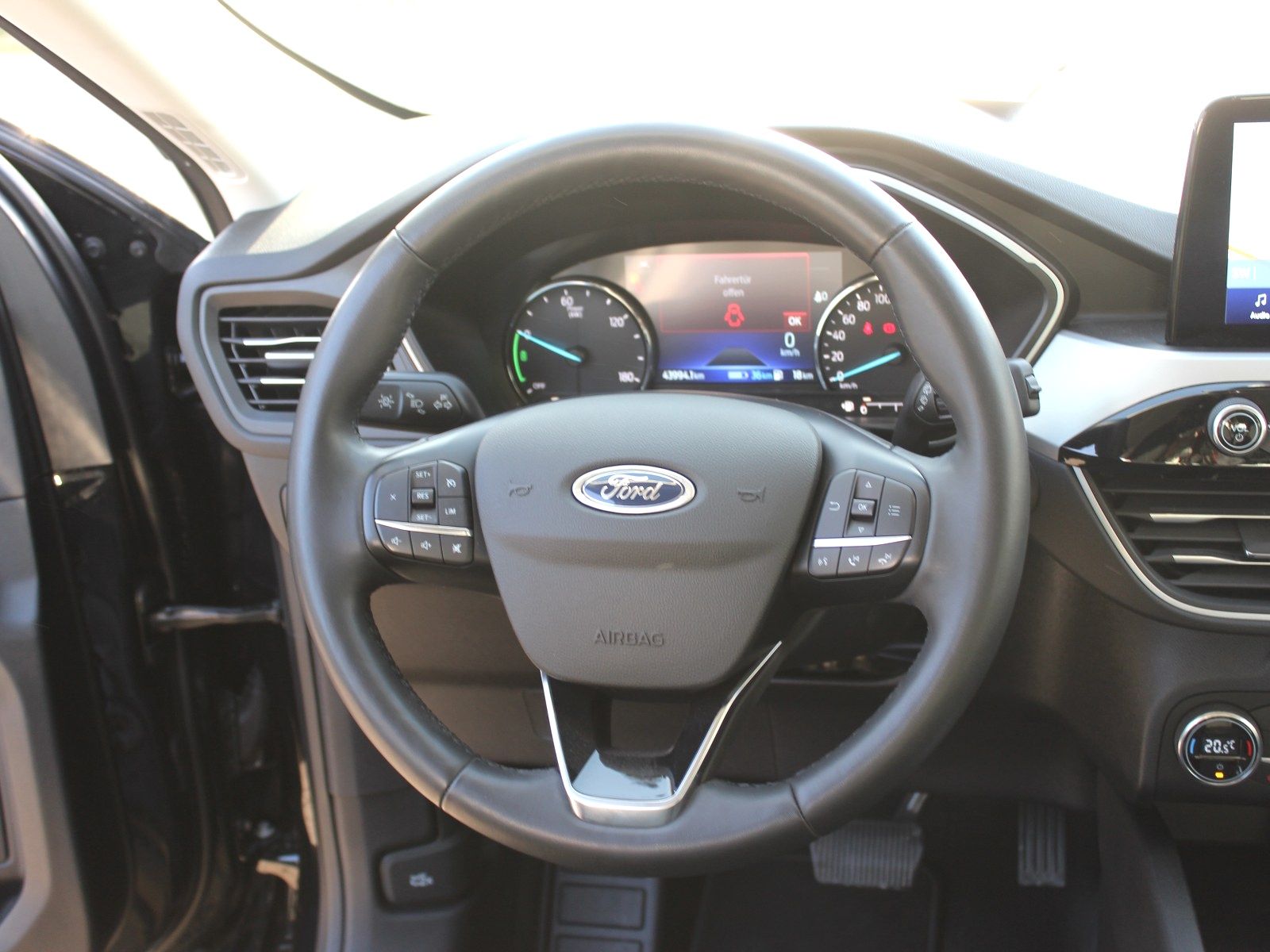 Fahrzeugabbildung Ford Kuga Plug-In Hybrid Cool & Connect 2,5 Duratec