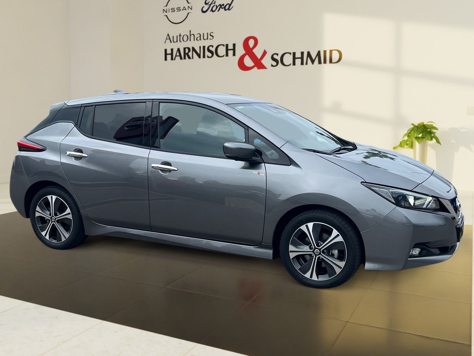 Fahrzeugabbildung Nissan Leaf 40KW/h Autom. - N-Con.; 360°Kamera;SOH95%