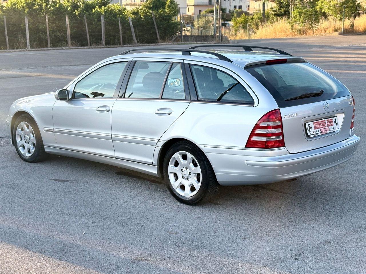 Mercedes-Benz C220 2006 — photo 11