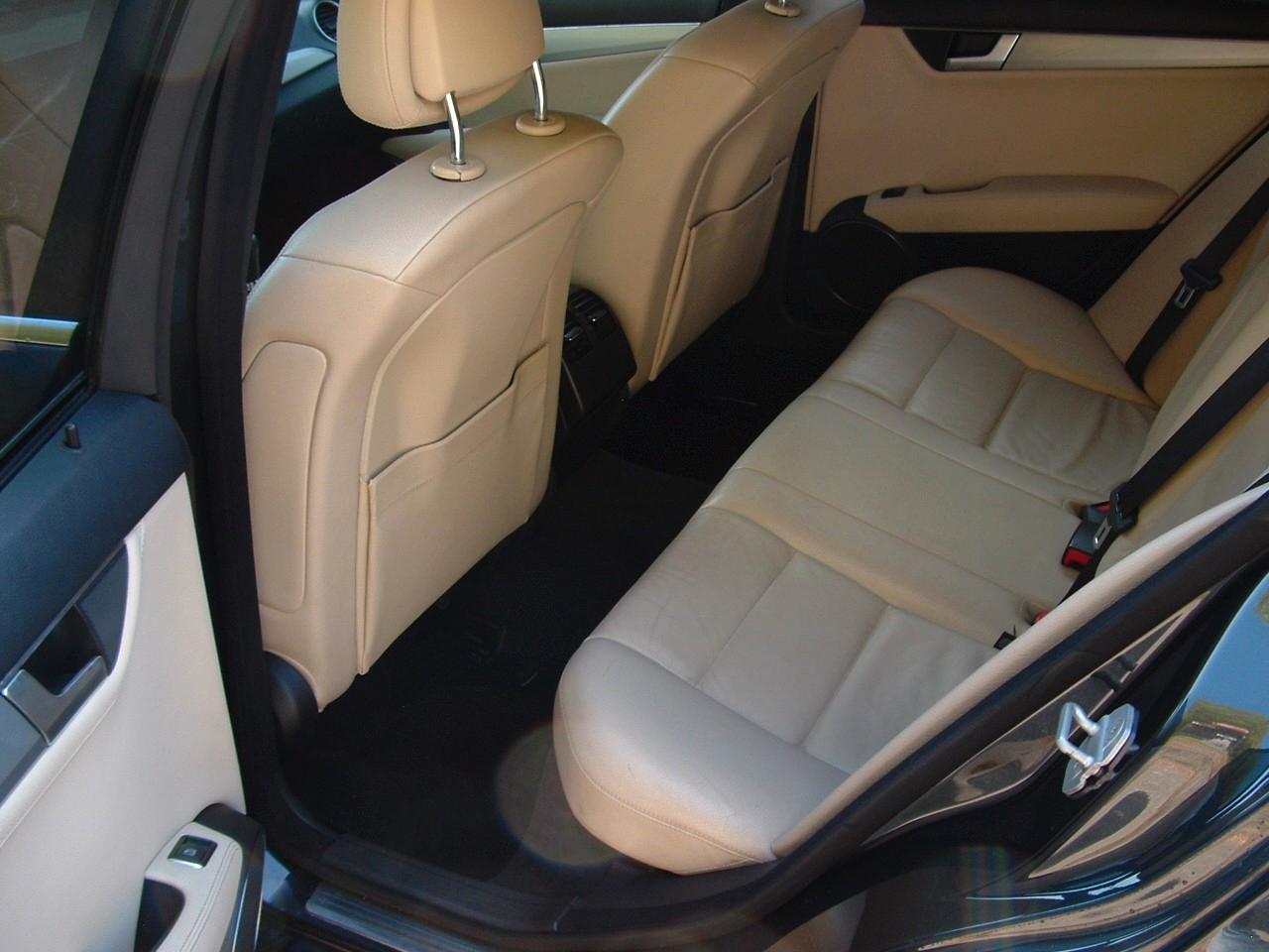 Mercedes-Benz C200 2012 — photo 13