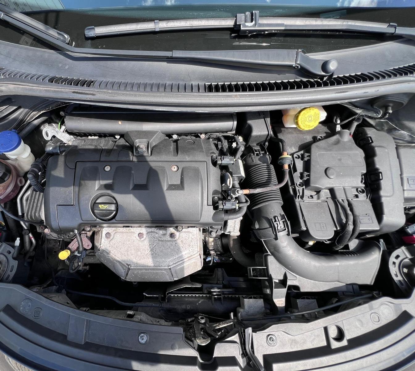 Peugeot 207 2011 — photo 17