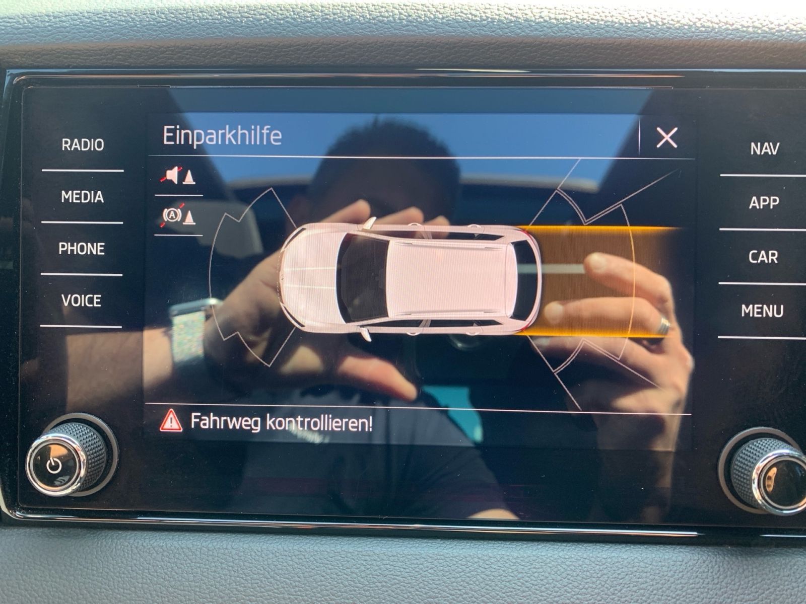 Fahrzeugabbildung SKODA Karoq 2.0 TSI DSG Sportline 4x4 OPF Pan.Dach