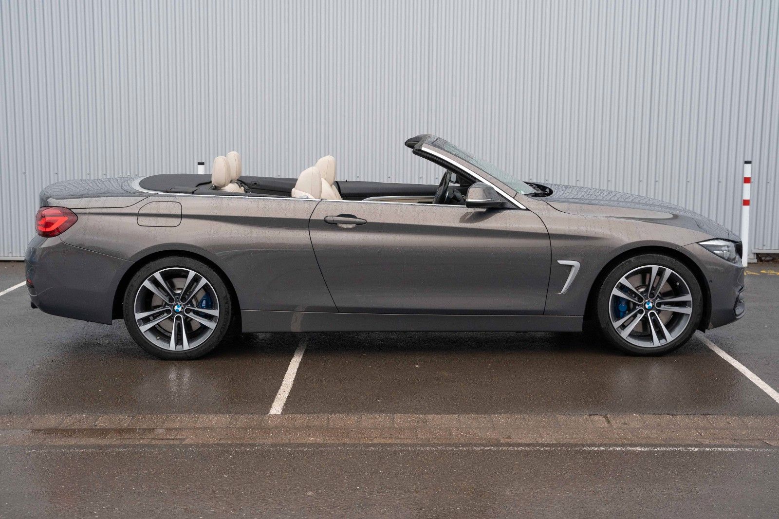 Fahrzeugabbildung BMW 440i CABRIO SPORT-LINE LED H&K KAM HUD 360° LEDE