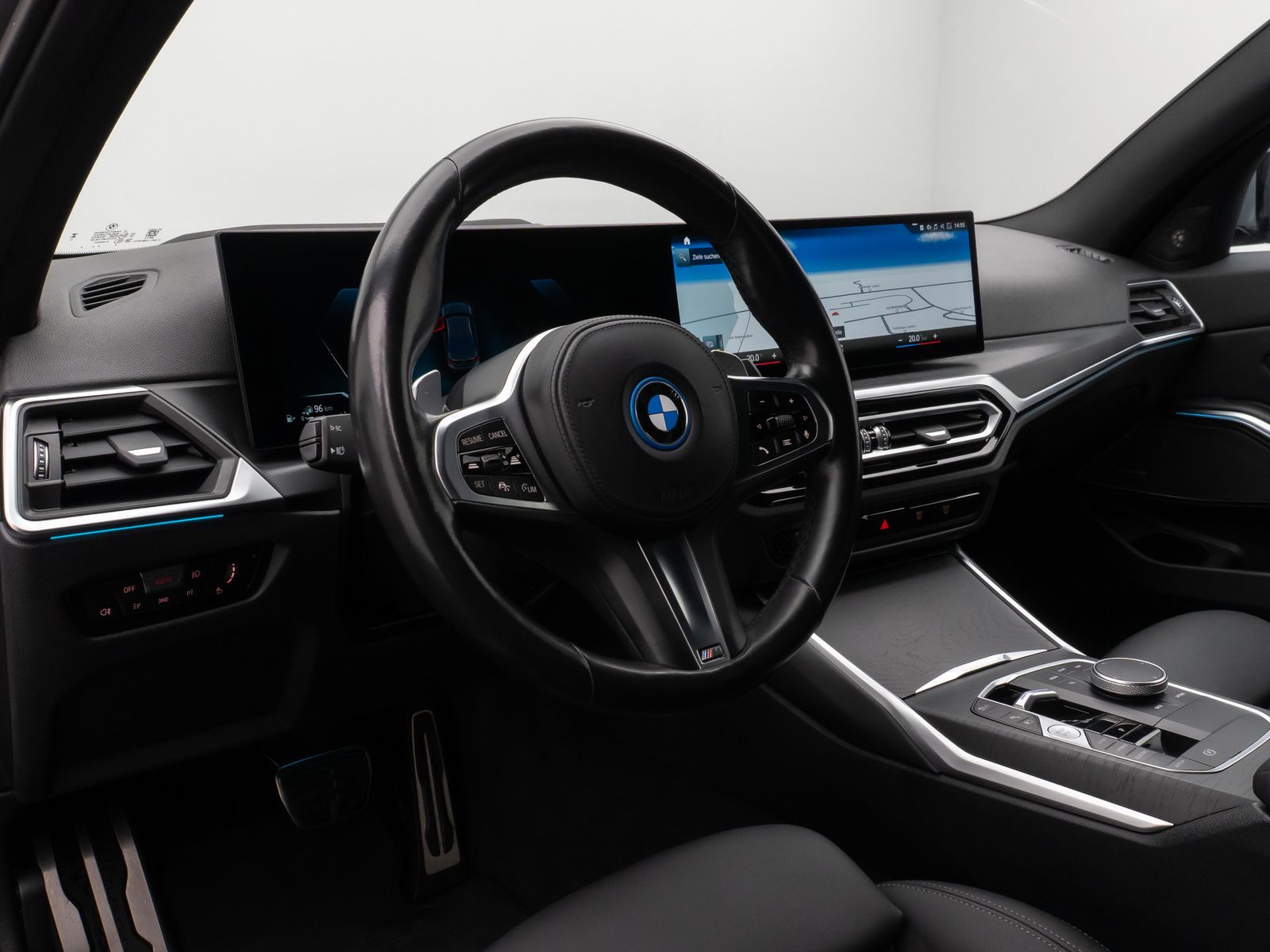 Fahrzeugabbildung BMW 330e M Sport Kamera HUD DAB H/K DrivAssis 19Zoll