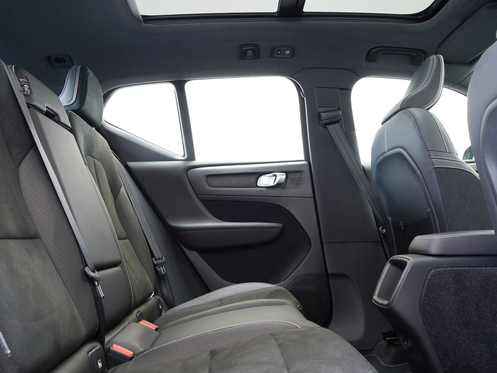 Fahrzeugabbildung Volvo XC40 T3 R Design LED/NAV/KAMERA/PANO