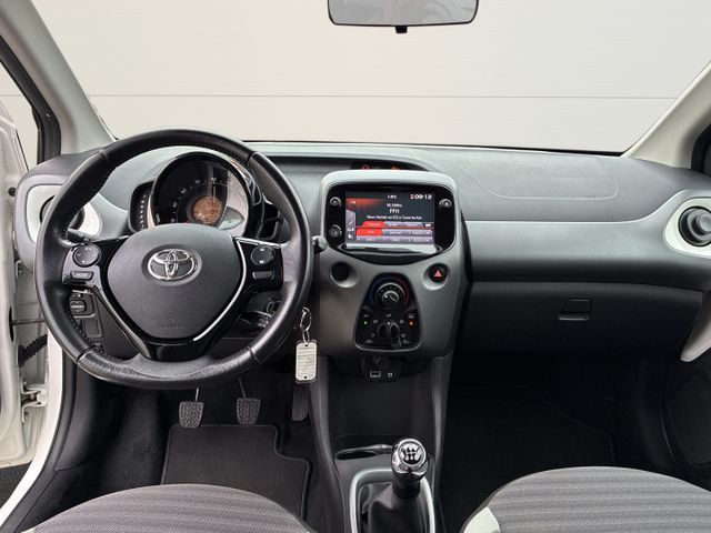 Toyota Aygo x-play club KameraKlimaAppleCarPlayTemp