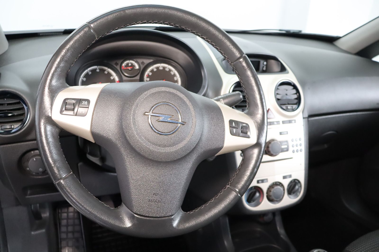Fahrzeugabbildung Opel Corsa D 1.2i * Klima * LRHZ * SHZ *