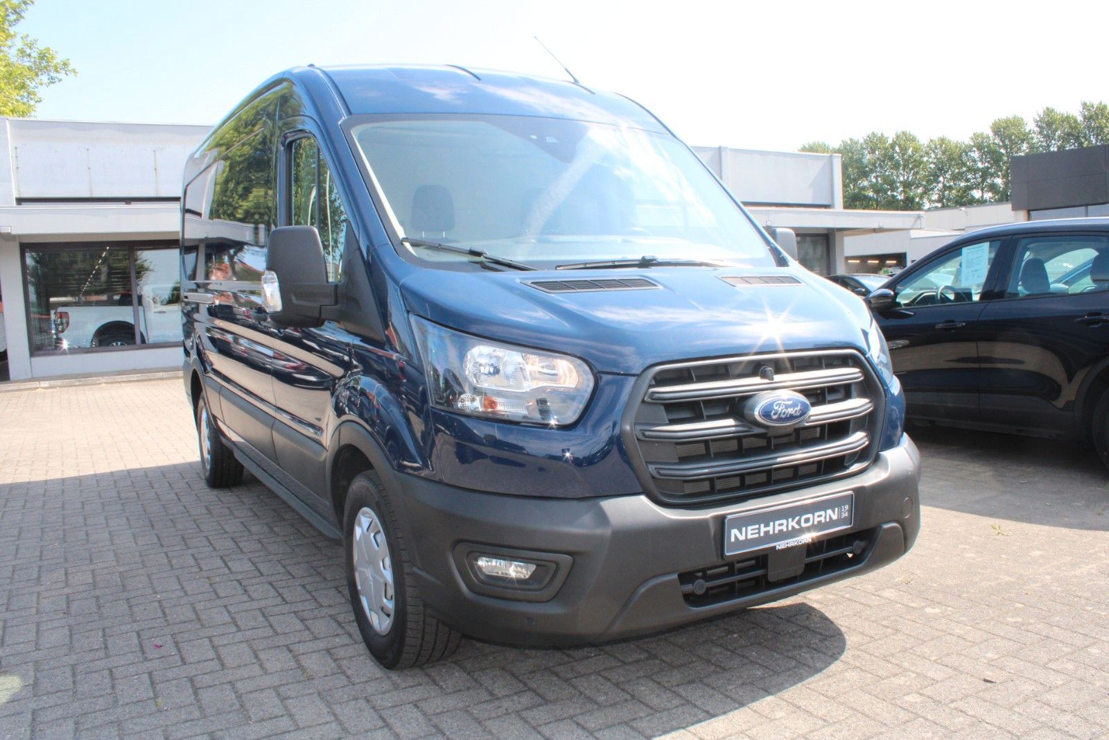 Fahrzeugabbildung Ford Transit 350 L3 H2 Kasten hoch lang KLIMA RFK AHK