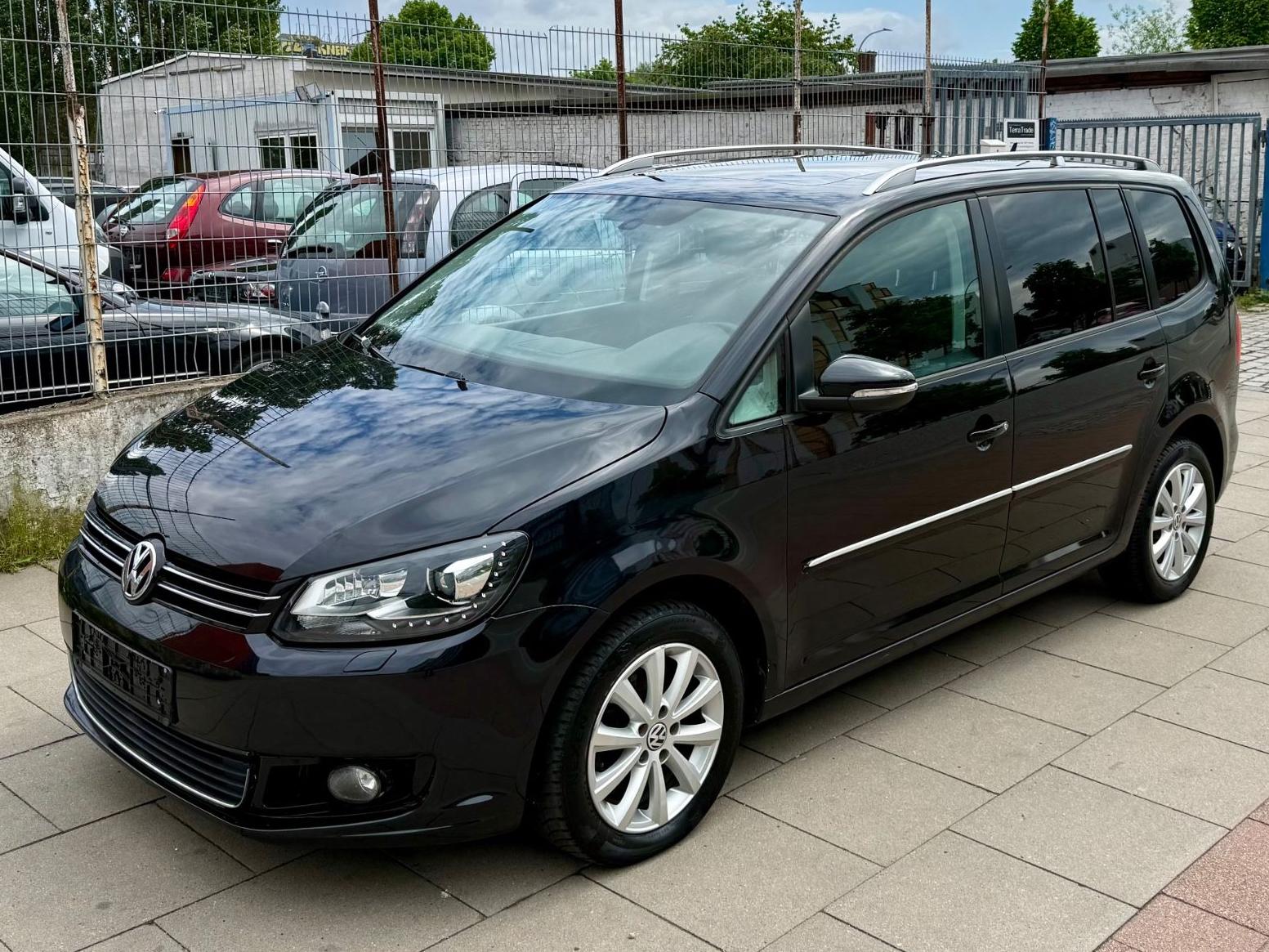 Volkswagen Touran Highline * PANO * TÜV NEU