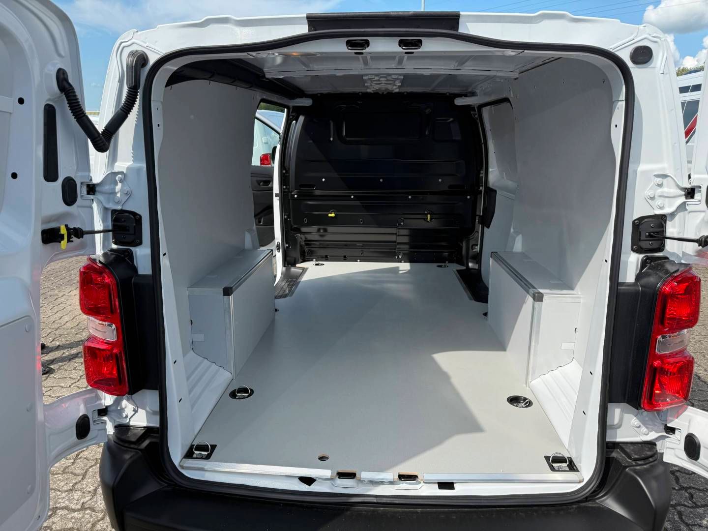 Fahrzeugabbildung Fiat SCUDO KAWA L3 2.0 145 AT8 S&S