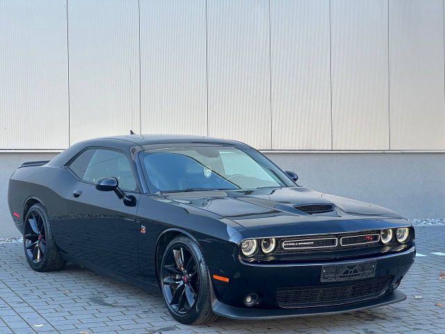 Dodge Challenger 6.4 V8 R/T Scat Pack. 3.99% Finanzier