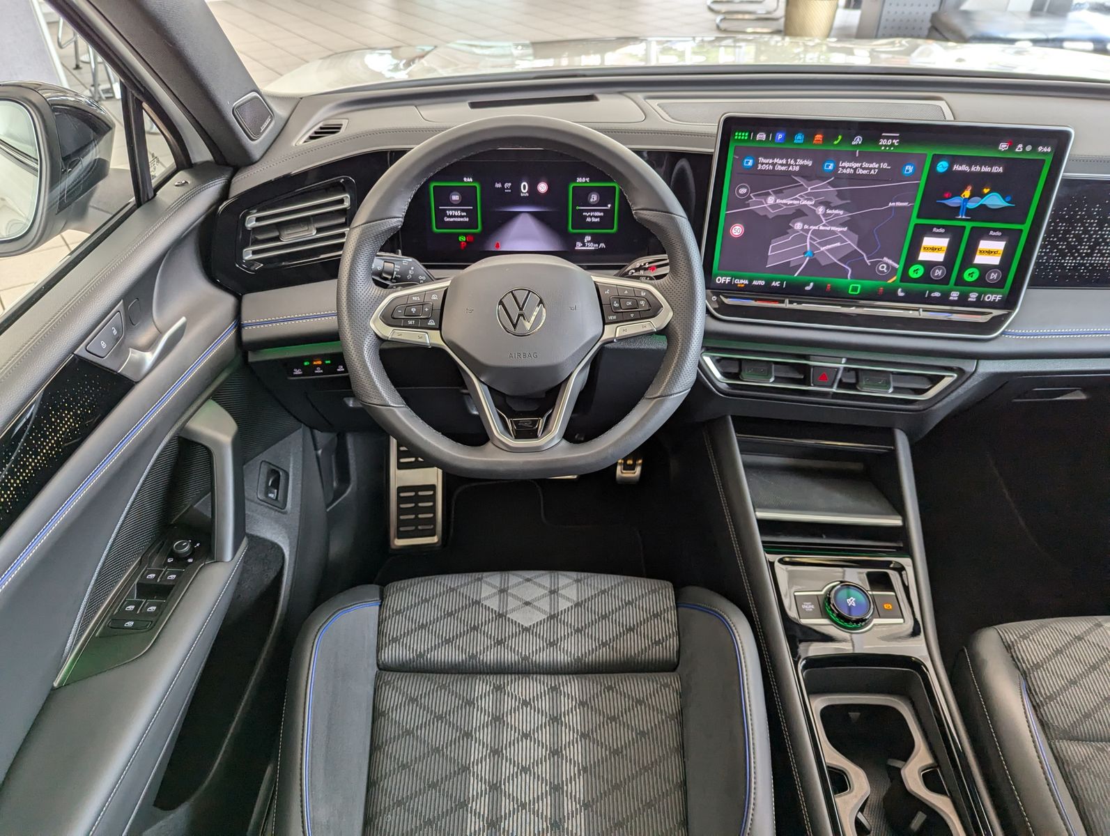 VW Tiguan 2.0TDI R-Line 4M Pano Black AHK Matrix 20 - Image 20