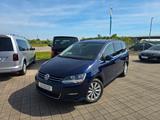 Volkswagen Sharan Comfortline 7Sitzer DSG AHK Navi - Volkswagen Sharan mit Benzin-Antrieb: Kleinbus, Automatik