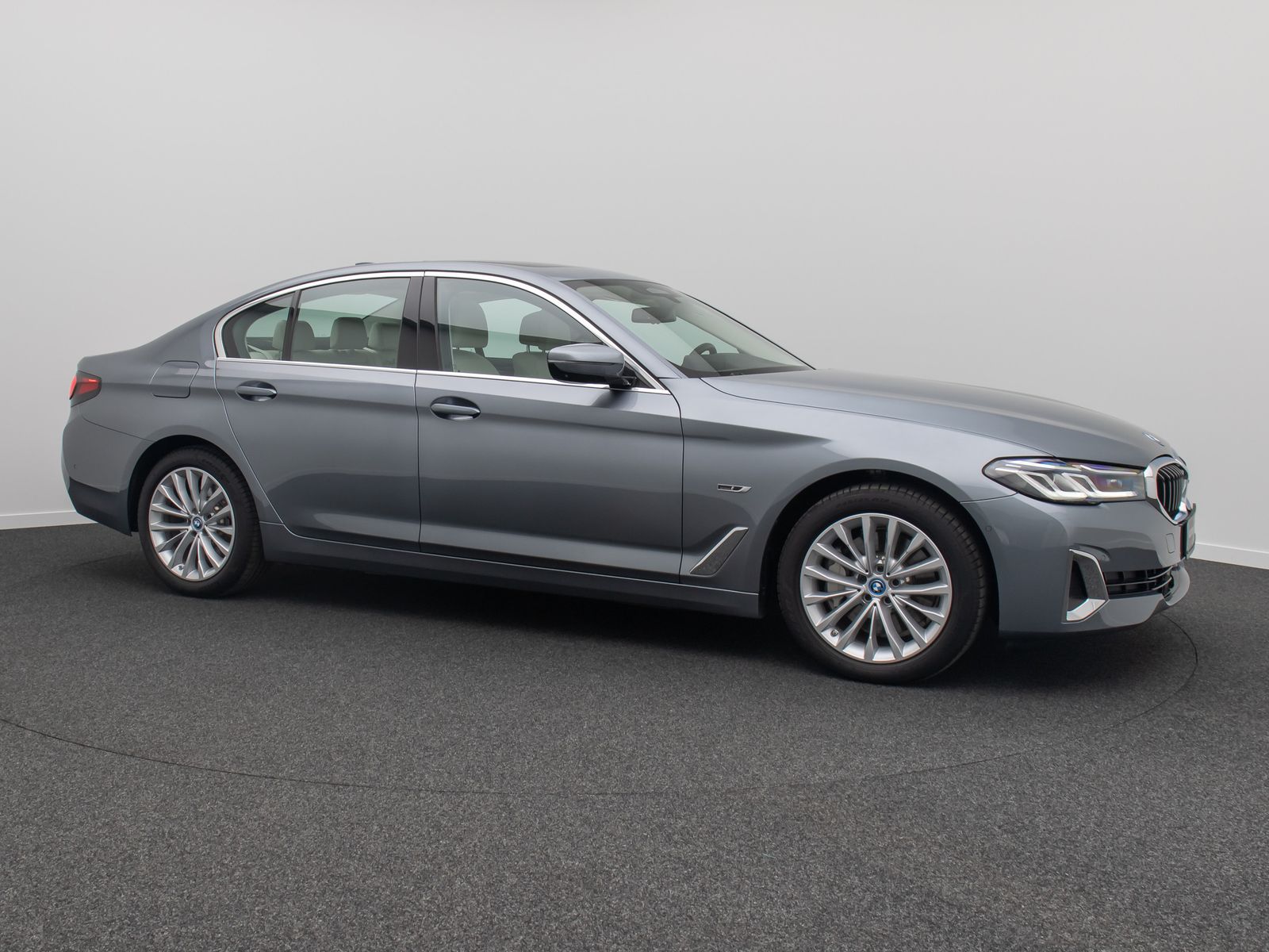 Fahrzeugabbildung BMW 530e Luxury Line 360°Glasdach Laser HUD DAB HiFi