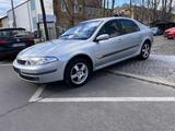 Renault Laguna Initiale 1.8 16V TÜV NEU - Renault Laguna mit Benzin-Antrieb: Limousine, 1.8