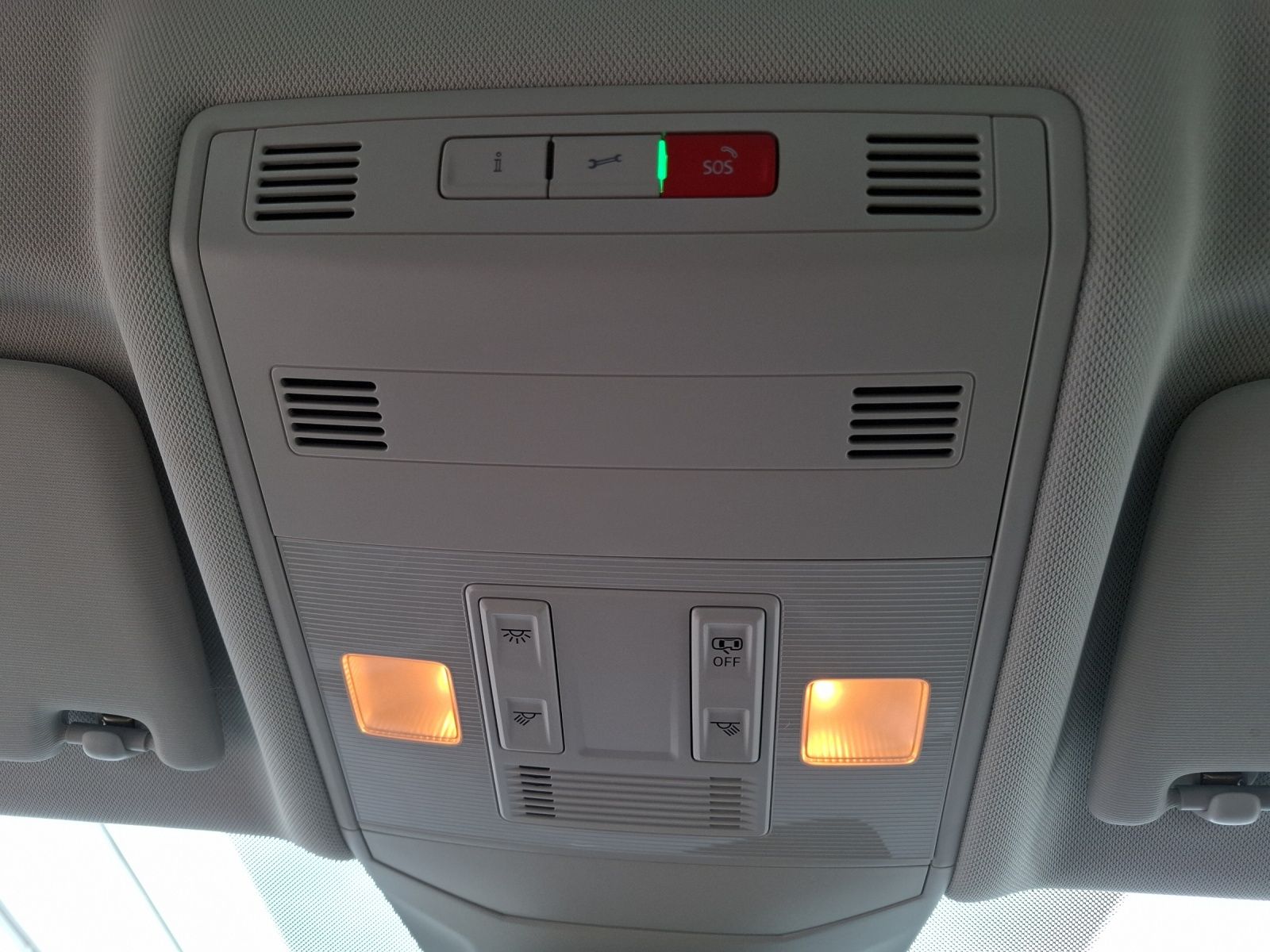 Fahrzeugabbildung Volkswagen T-Cross TSI Life Climatronic AID ACC RFK SH LM