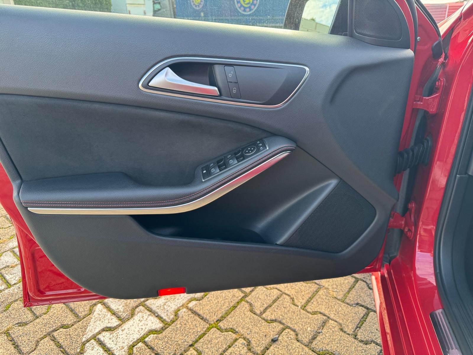 Mercedes-Benz A 180 AMG Sport Line*Night*Bi-Xenon*Tempomat uvm