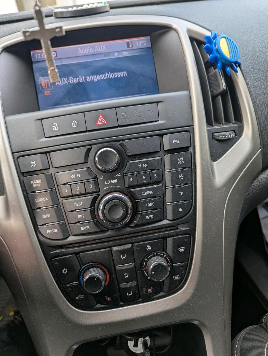 Opel Astra 2011 — photo 11