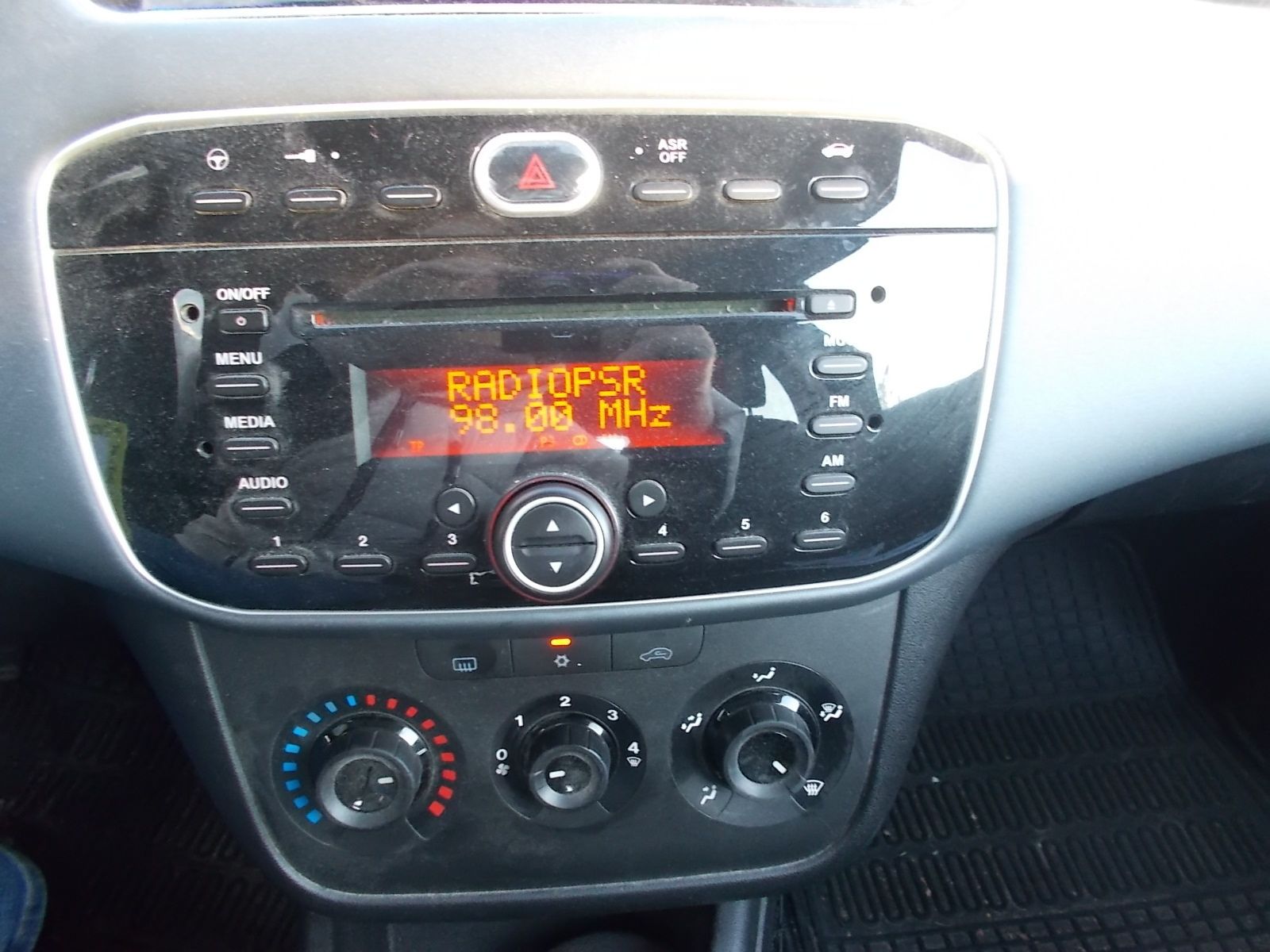 Fahrzeugabbildung Fiat Punto EVO 1.2 8V Active + Klima wenig Kilometer