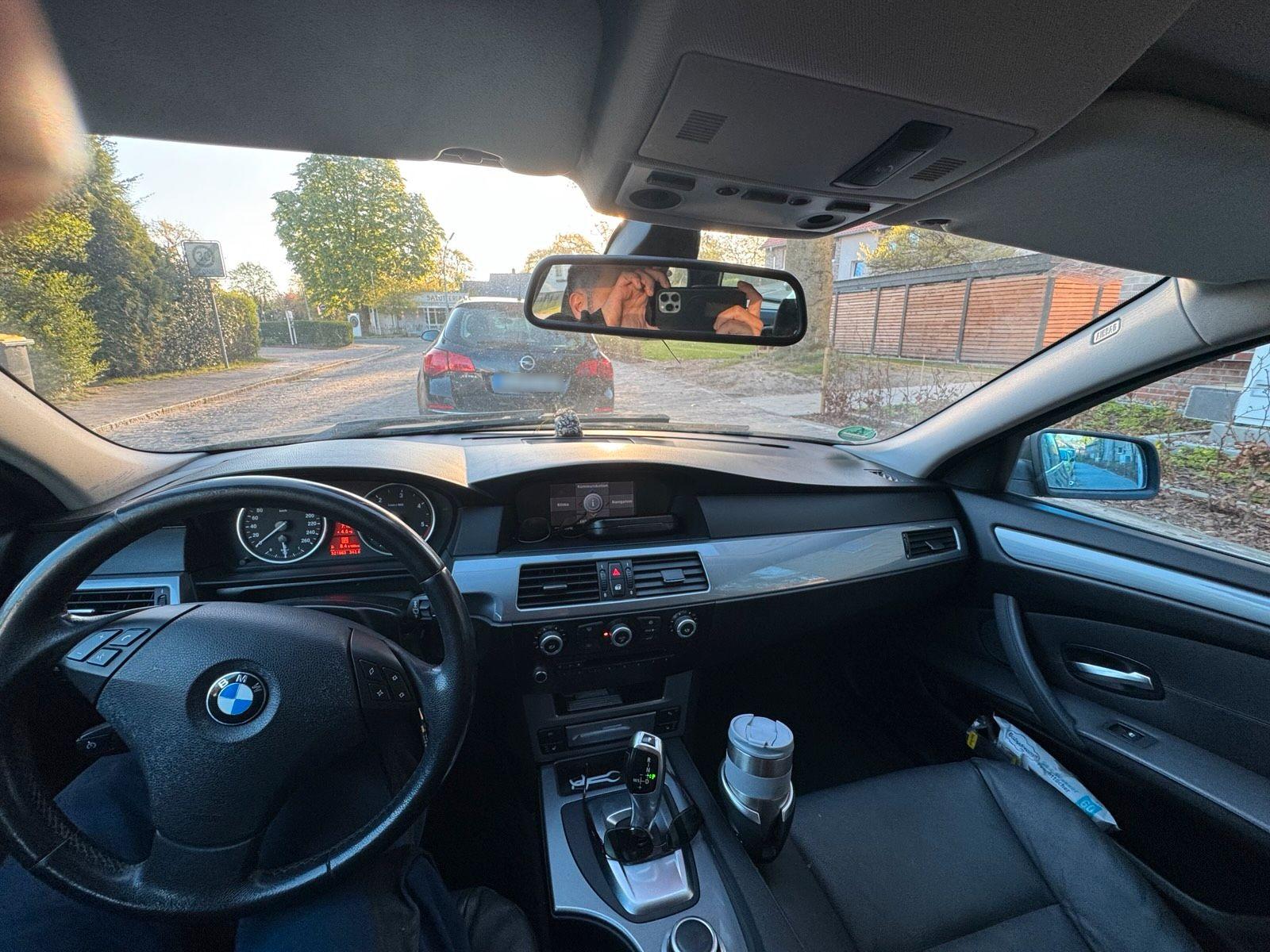 BMW 525 2008 — interior