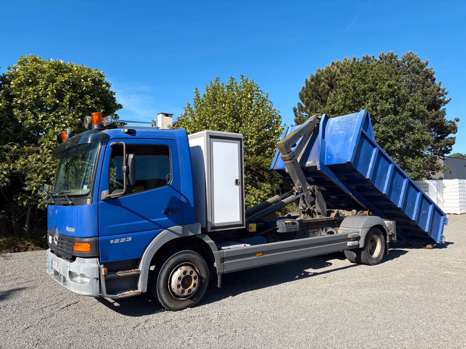 Mercedes-Benz Atego 1223  Abrollkipper mit Container