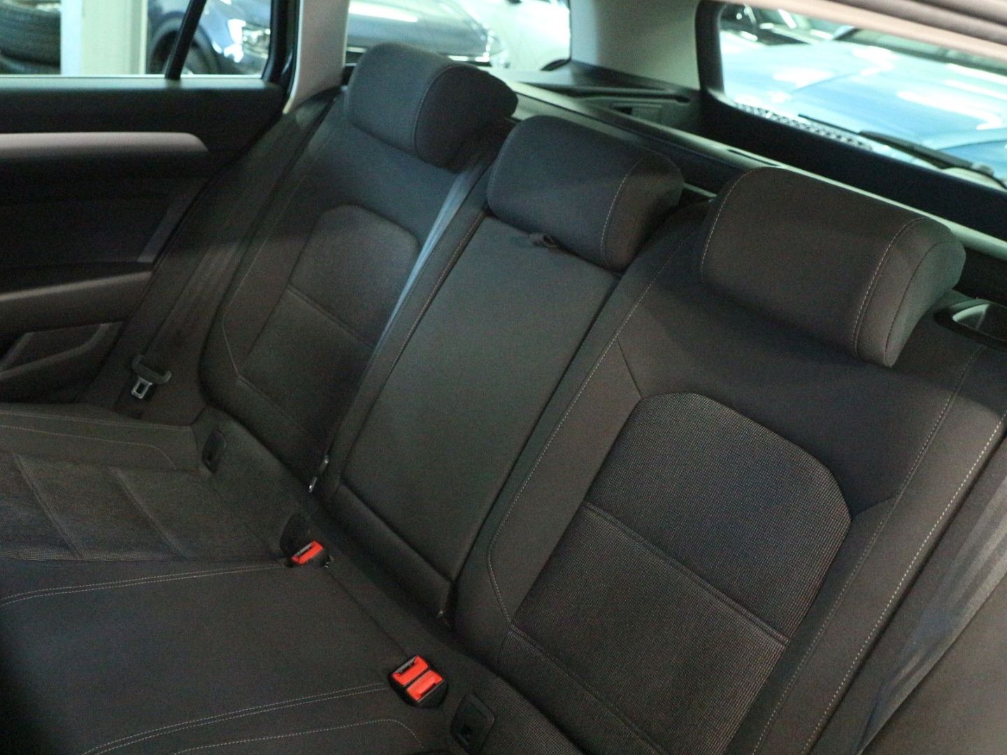 Fahrzeugabbildung Volkswagen Passat Comfortline DSG ACC DAB AID Kamera SHZ