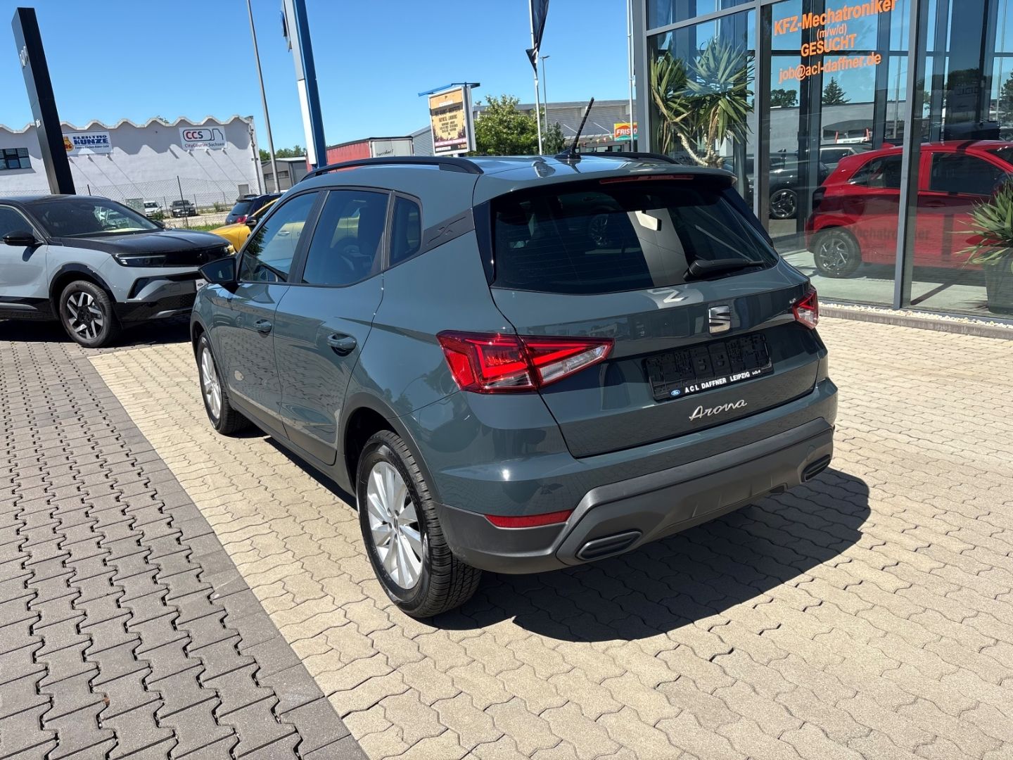 Fahrzeugabbildung SEAT Arona Style Navi Digitales Cockpit LED Apple Car
