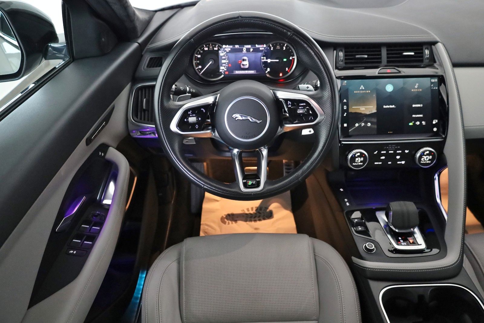 Fahrzeugabbildung Jaguar E-Pace R-Dynamic SE AWD,Navi,Kamera,ACC,AHK+WR
