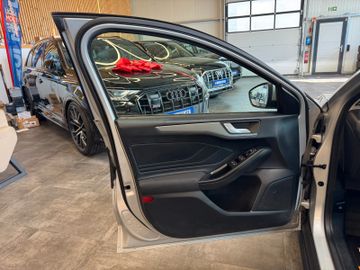 MYAUTOCENTER – Gebraucht- und Jahreswagen mit Werkstattservice in Pfaffenhofen Ford Focus *KEYLESS*TEMPO*SIHZ*LKHZ*NAVI*LED*
