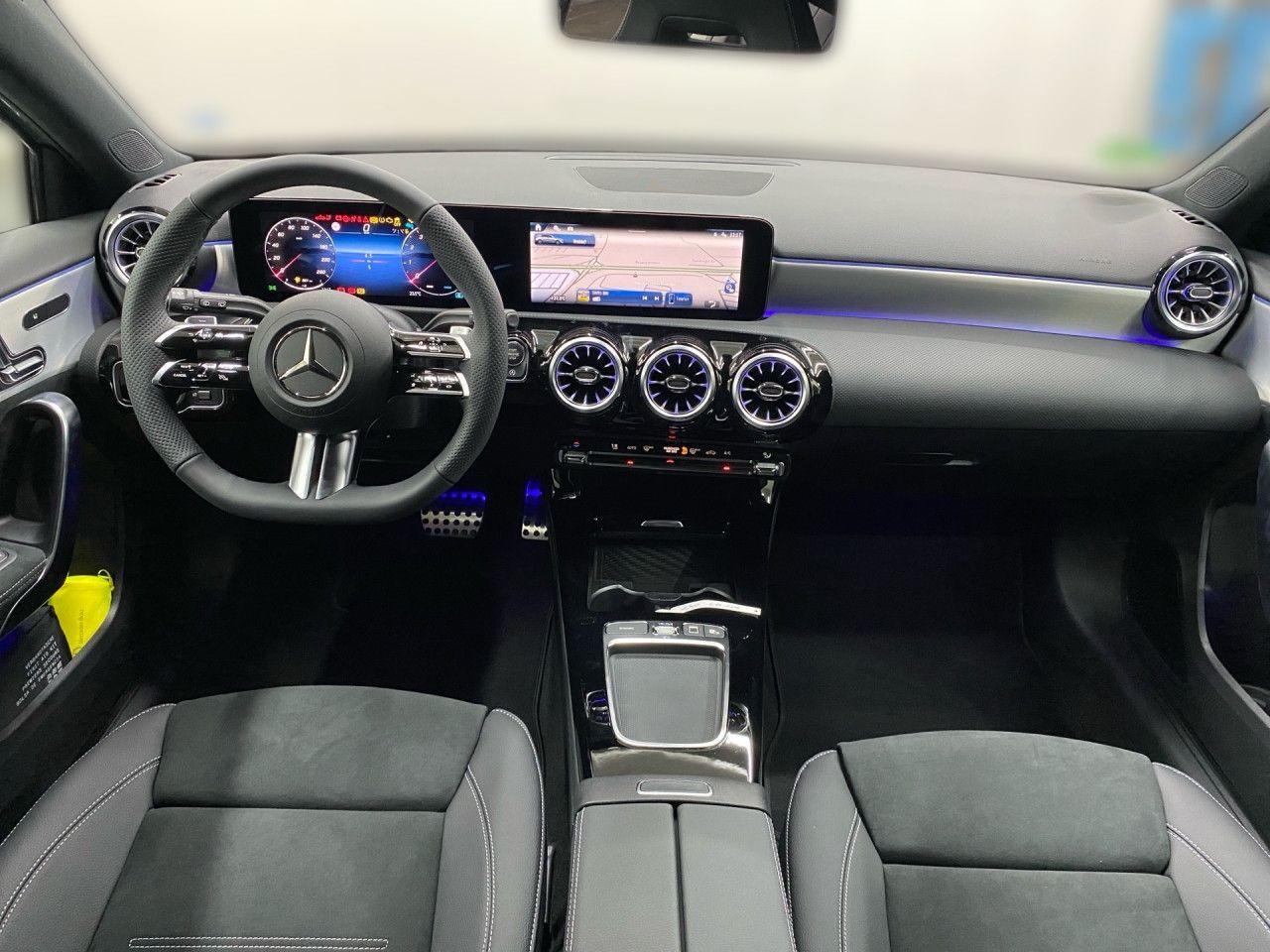 Mercedes-Benz A 250 4M Special Edition AMG LED AHK Night PTS