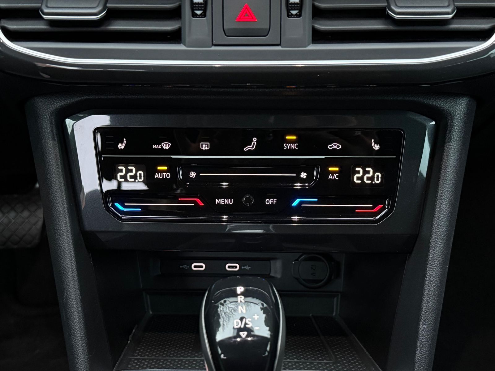 Fahrzeugabbildung SEAT Tarraco 1.5 TSI DSG Style LED+AHK+KAM+ACC+7SITZ