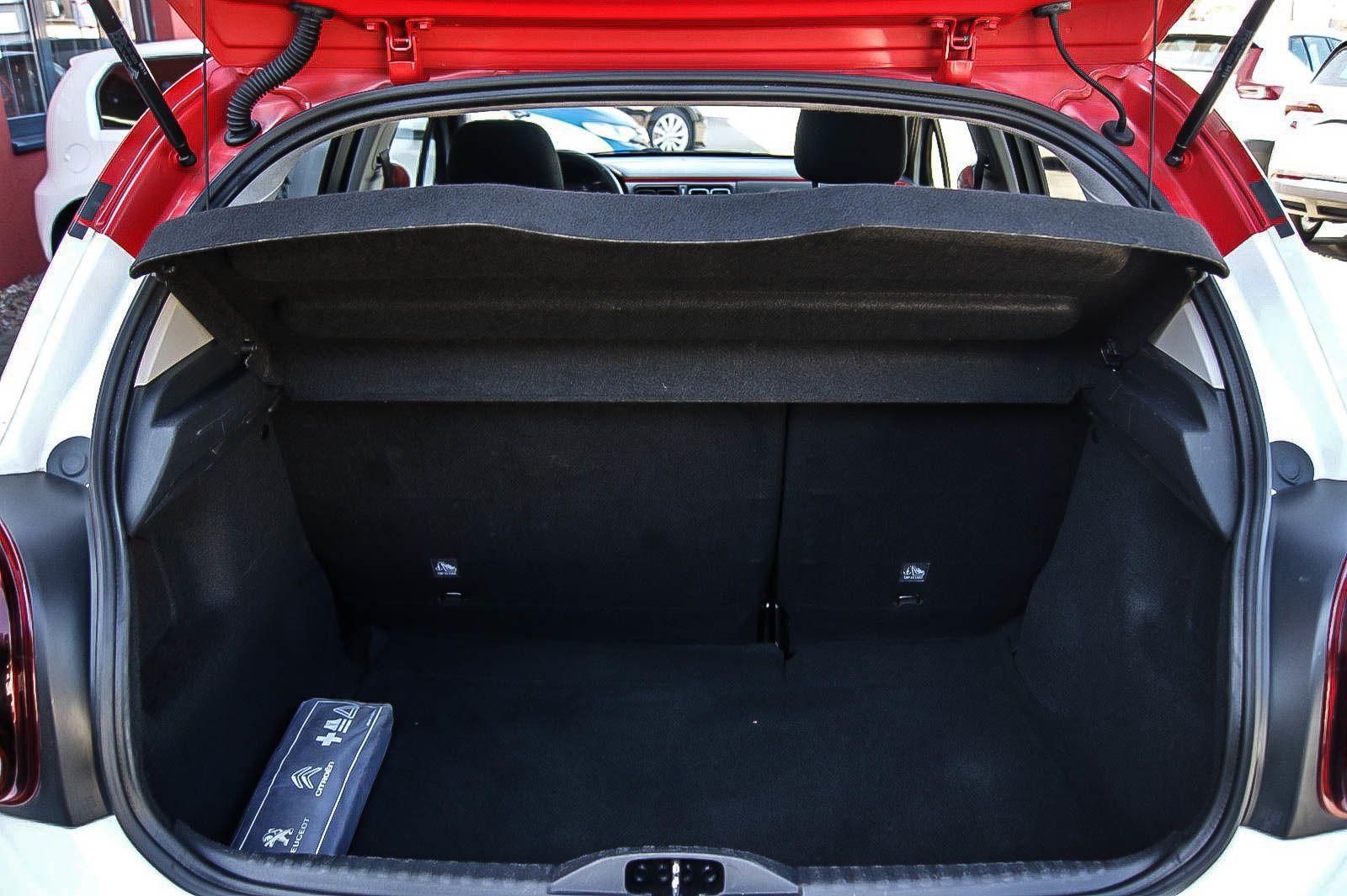 Fahrzeugabbildung Citroën C3 Shine 1.2 VTi PANORAMA KAMERA DASHCAM KEYLESS