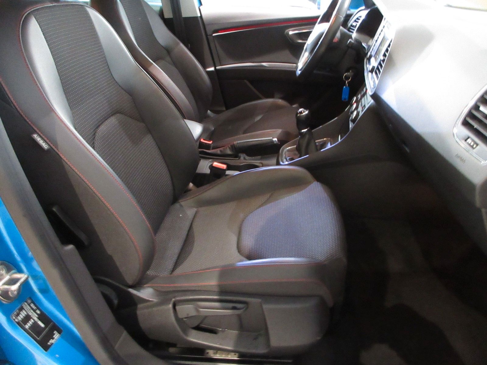 Fahrzeugabbildung SEAT Leon 1.8T FR LED/SHZ/PDC/18"ALU/TEMPOMAT