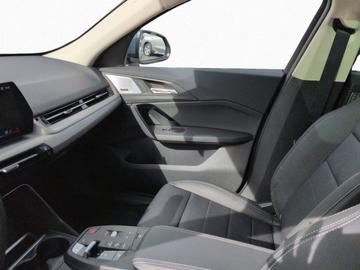 2025 BMW IX2 缩略图 13