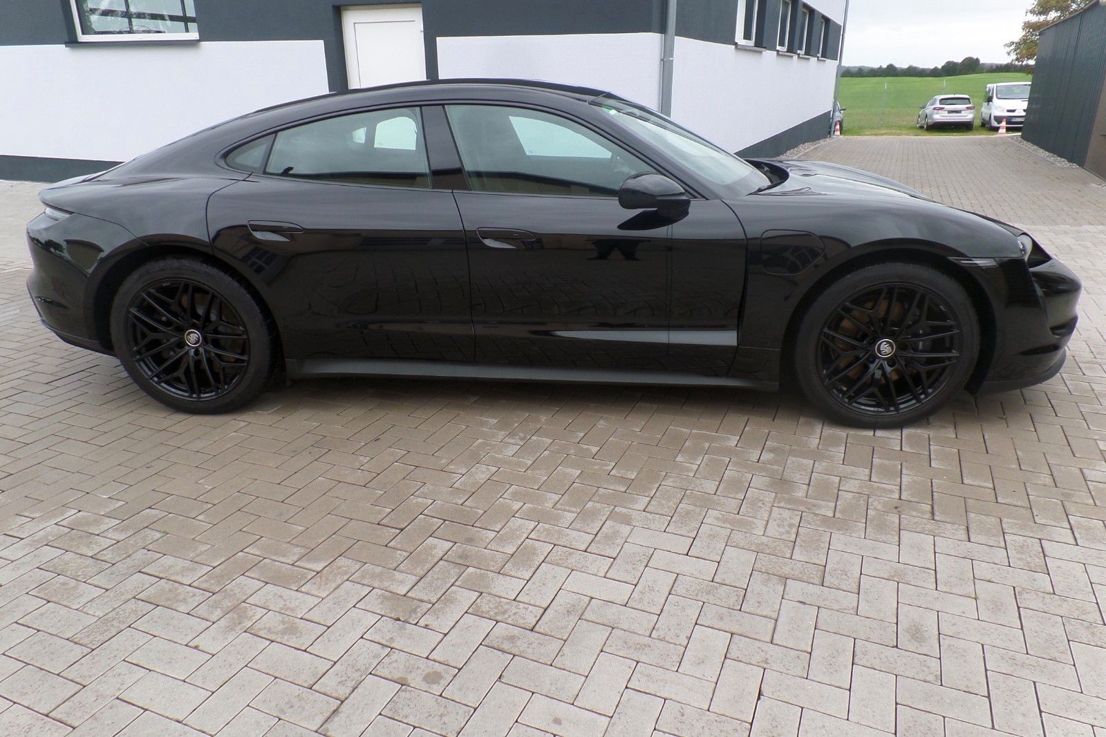 Porsche Taycan Basis foto 4
