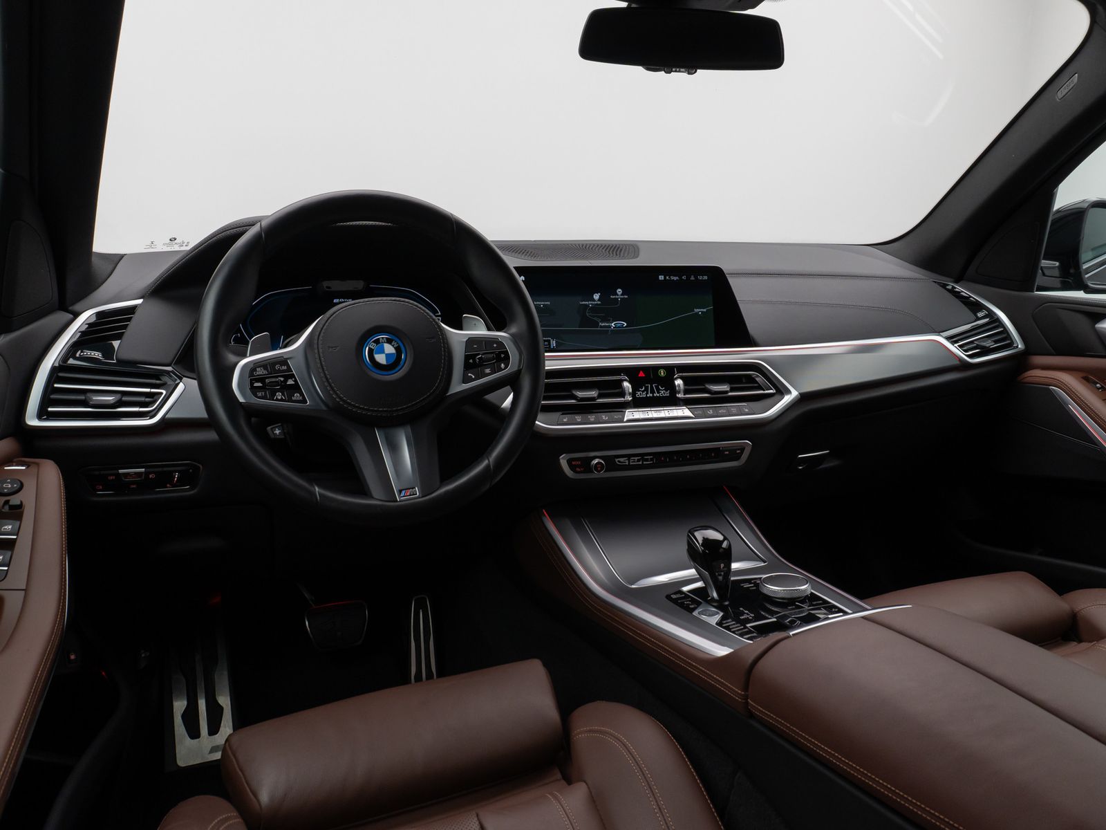 Fahrzeugabbildung BMW X5 xD45e M Sport Kamera Laser HUD DAB HiFi ACC