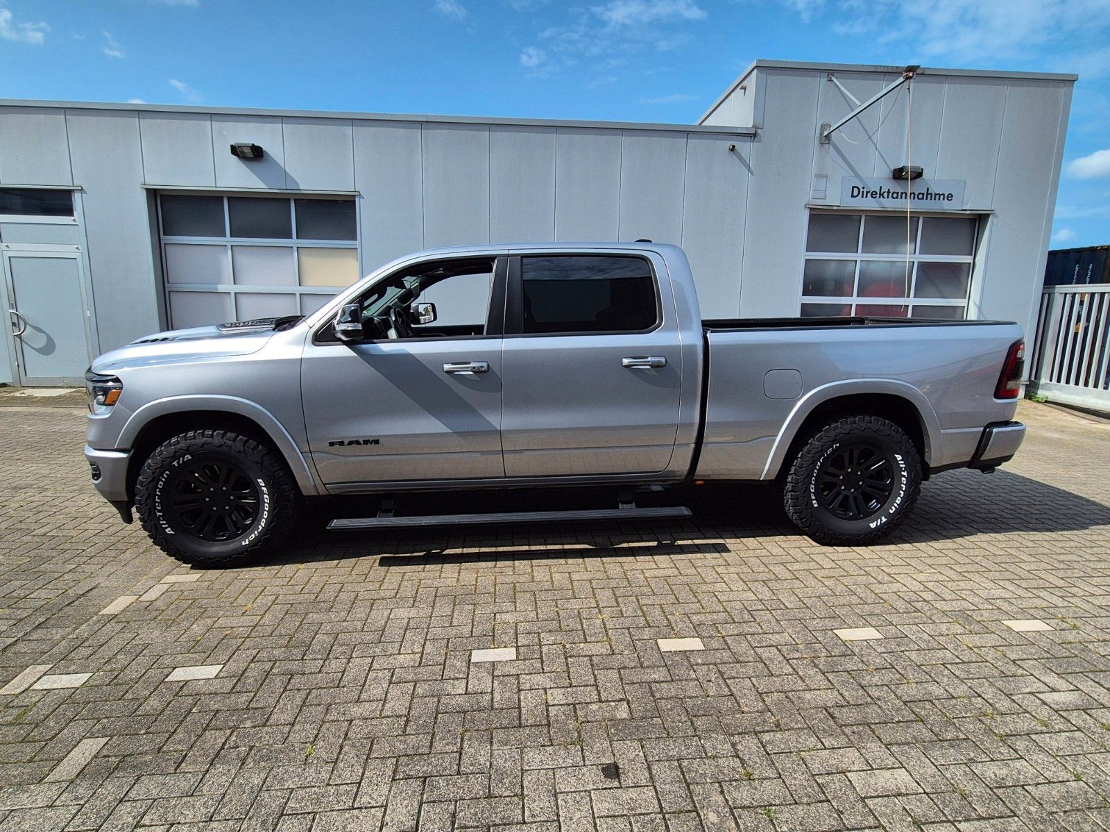 Fahrzeugabbildung Dodge RAM 1500 Laramie Night CrewCab, Long, Pano, LPG