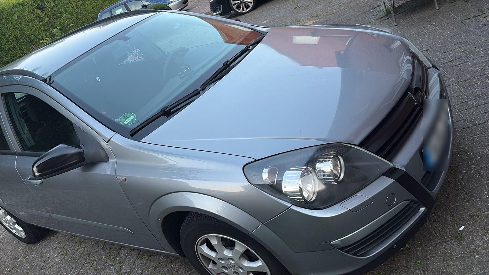 Opel Astra 2005 — rear view