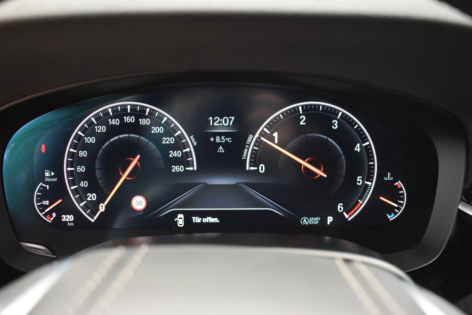 Fahrzeugabbildung BMW 520d Touring M Sportfahrwerk HUD AHK Keyless ACC