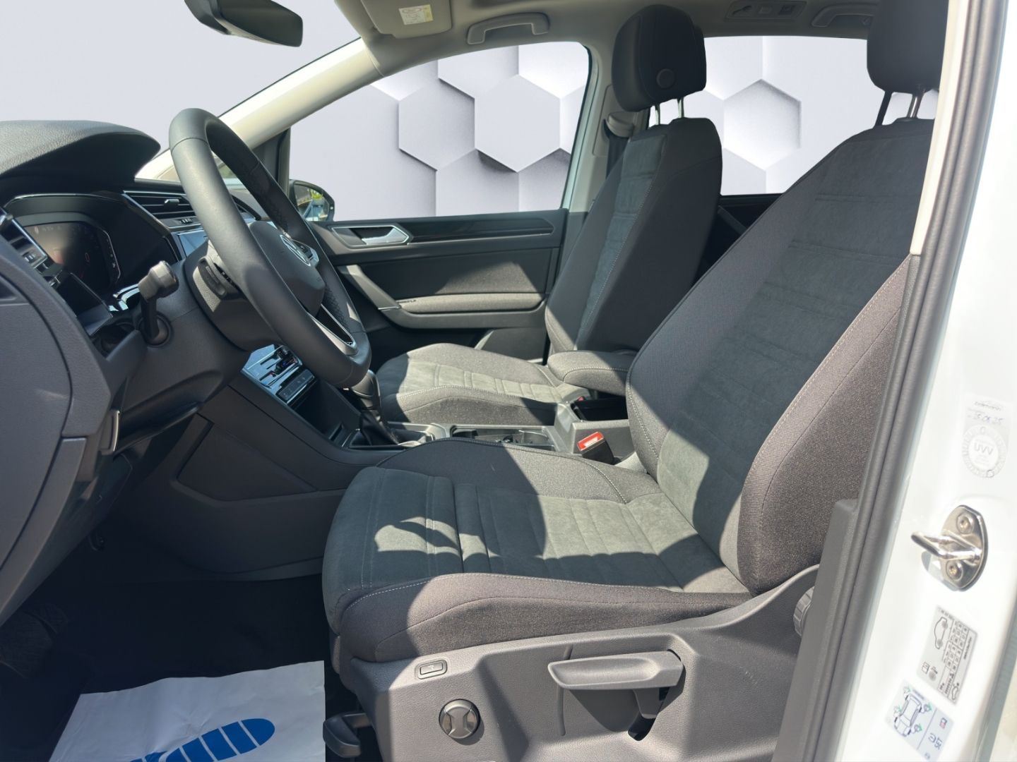 Touran Highline 1.5l DSG StHz Panodach Navi AHK