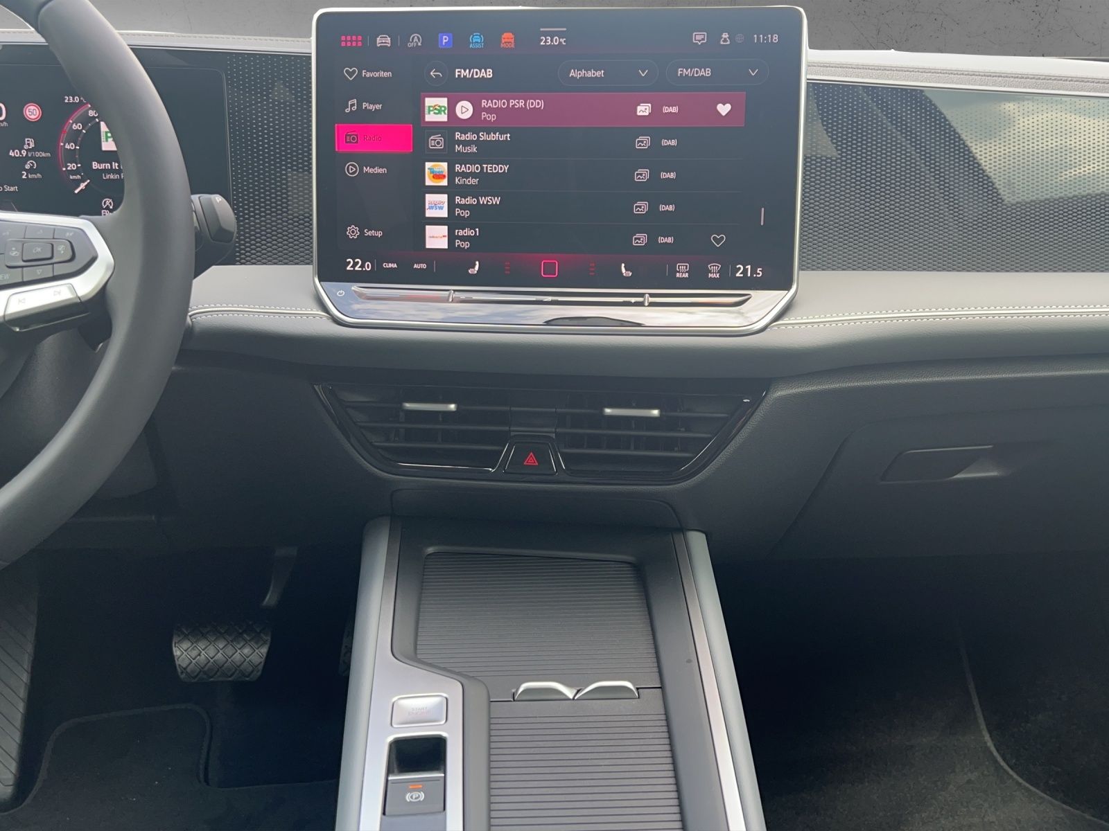 Fahrzeugabbildung Volkswagen Passat TSI Business DSG LED ACC Navi HUD AID Par