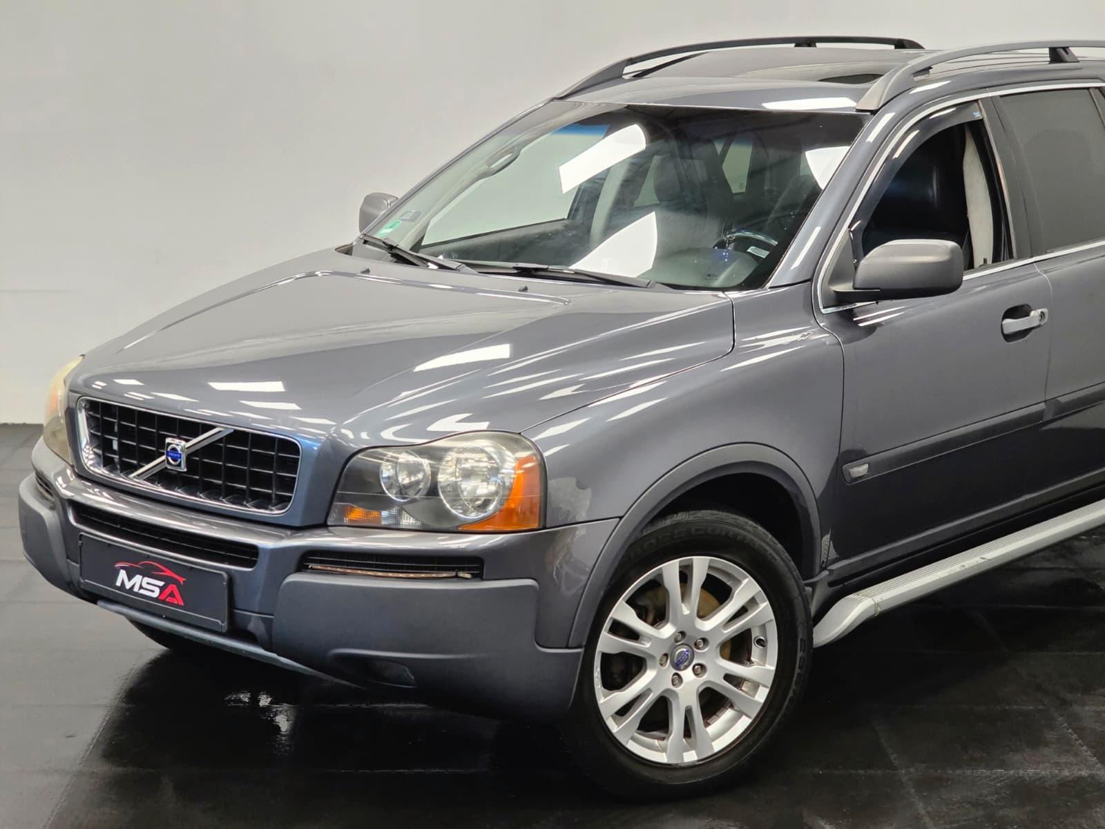 Volvo XC90 D5 Momentum 2.4 5 cyl. 185 ch BVM 4x4 / 172 300 km / Toit ouvrant / Cuir / Distribution neuve / Attelage