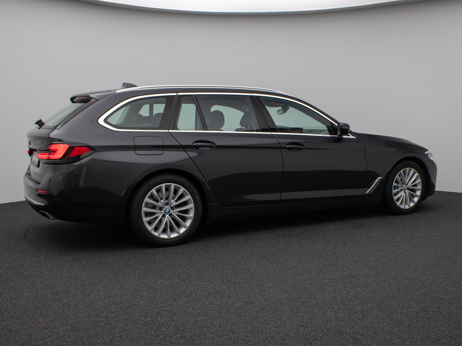 Fahrzeugabbildung BMW 530d Luxury Line Panorama Kamera DAB HiFi Alarm