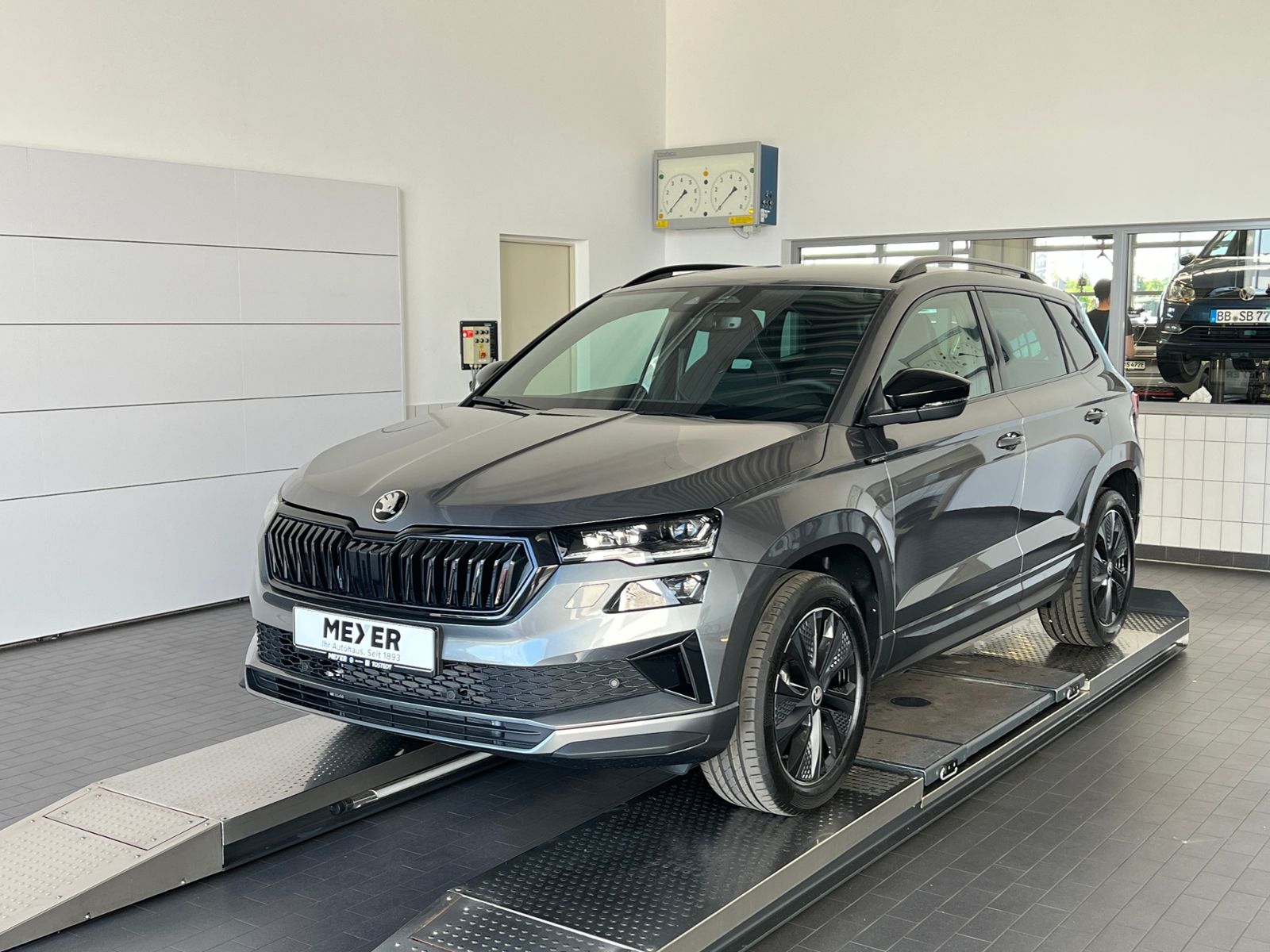 Fahrzeugabbildung SKODA Karoq Sportline 2.0 TDI DSG *AHK,Navi,TravelAssi